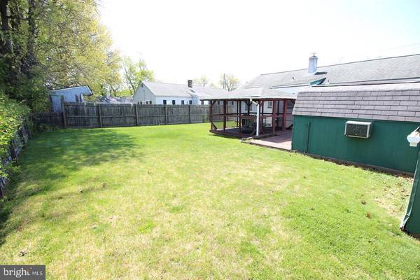 28 LEA RD, New Castle, DE 19720