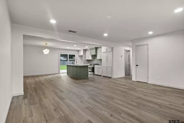 2009 Happy, Mt Pleasant, TX 75455