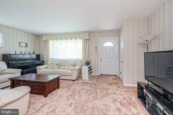 8022 NARVON ST, Philadelphia, PA 19136