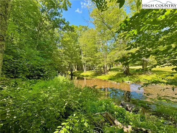 126 Stone Ledge LN, Blowing Rock, NC 28605