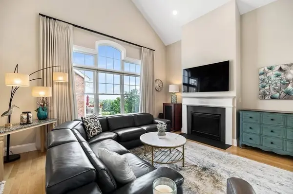 100 Kirkbride Dr #105, Danvers, MA 01923