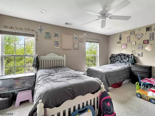 1 Dogwood Ln #1, Lopatcong Twp., NJ 08865