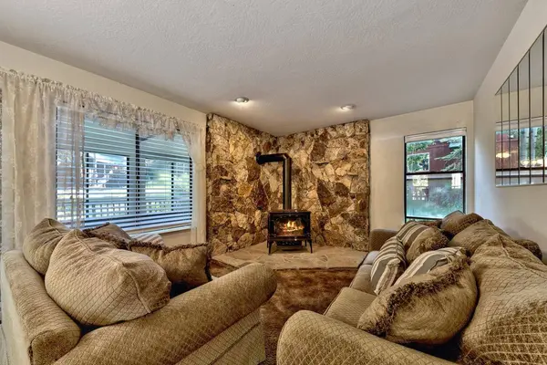 12316 Schussing Way, Truckee, CA 96161