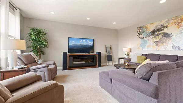 8468 Arrowwood LN N, Maple Grove, MN 55369