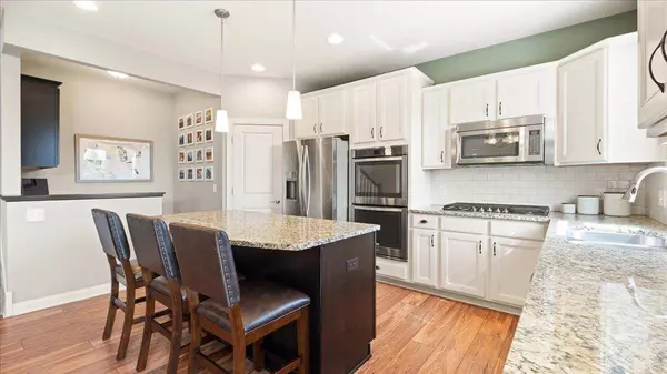 8468 Arrowwood LN N, Maple Grove, MN 55369