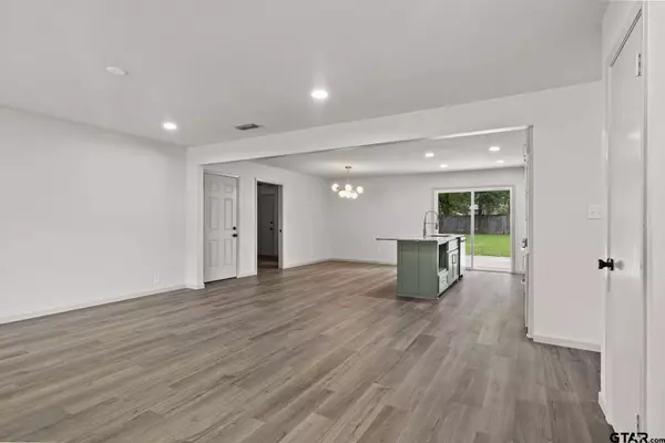 2009 Happy, Mt Pleasant, TX 75455