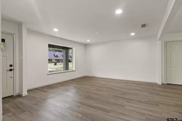 2009 Happy, Mt Pleasant, TX 75455