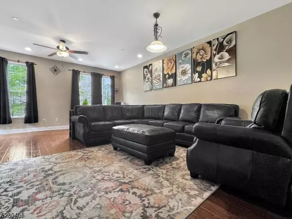 1 Dogwood Ln #1, Lopatcong Twp., NJ 08865