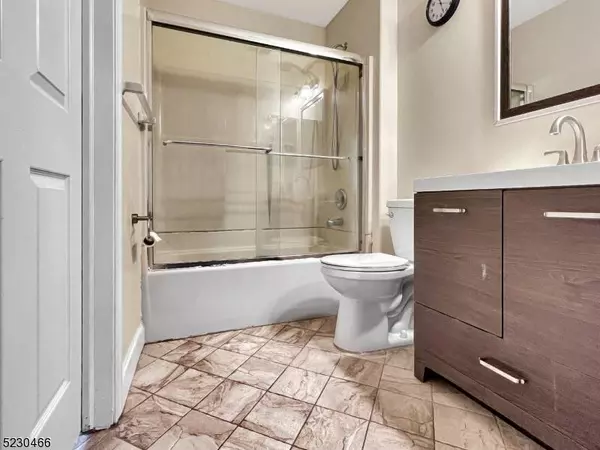 1 Dogwood Ln #1, Lopatcong Twp., NJ 08865