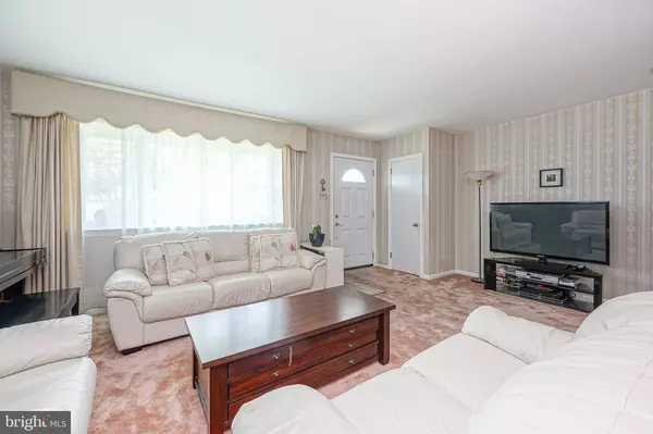 8022 NARVON ST, Philadelphia, PA 19136