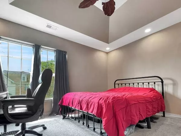 1 Dogwood Ln #1, Lopatcong Twp., NJ 08865