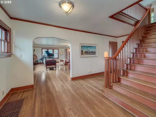 2896 NW WESTOVER RD, Portland, OR 97210