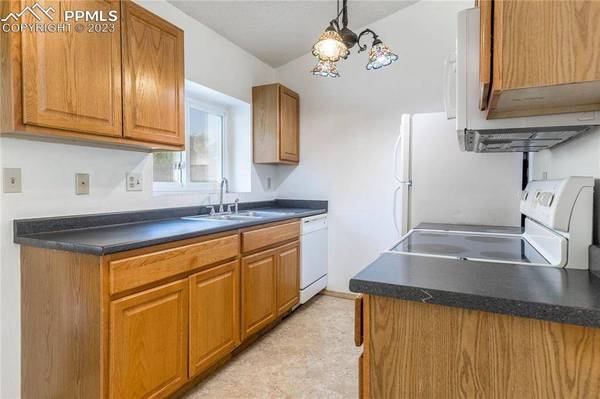 1405 Ride LN, Colorado Springs, CO 80916