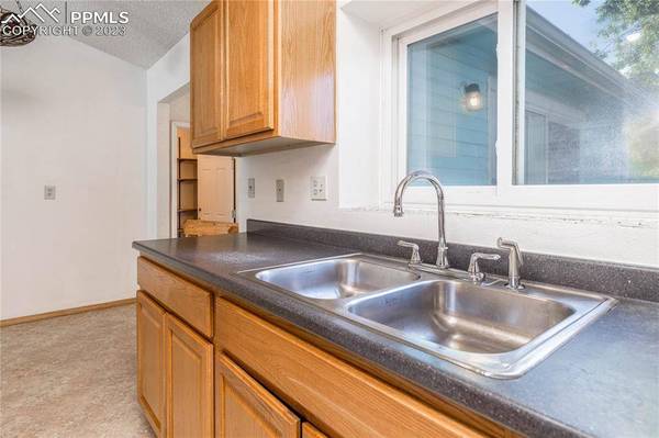 1405 Ride LN, Colorado Springs, CO 80916