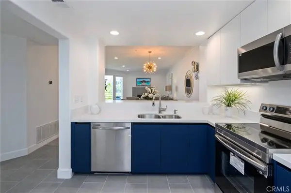 2253 Martin #406, Irvine, CA 92612