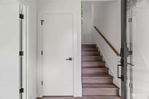 10044 Ravenna AVE NE #C, Seattle, WA 98125