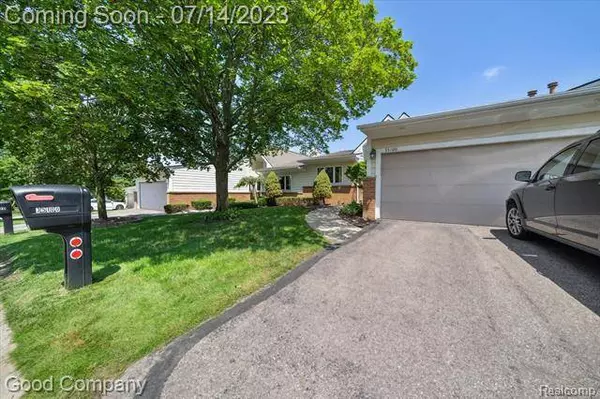 35100 HILLSIDE Drive, Farmington Hills, MI 48335