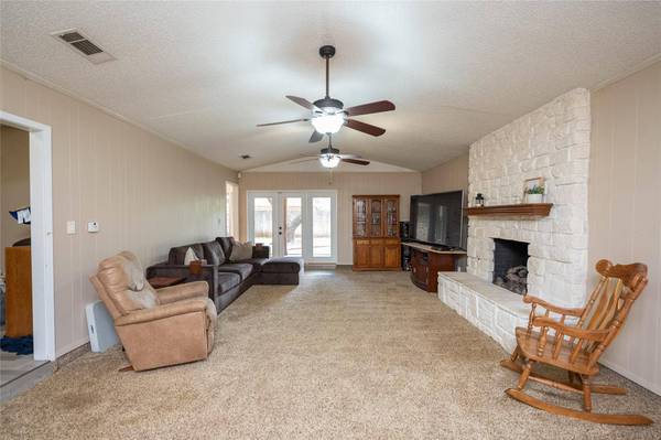 2501 Glassboro Circle, Arlington, TX 76015