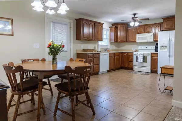 515 S Eighth Avenue, Haubstadt, IN 47639