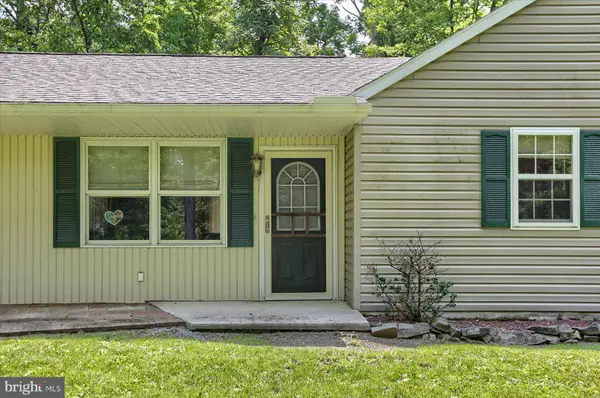 30 LAKEVIEW CT, Wellsville, PA 17365