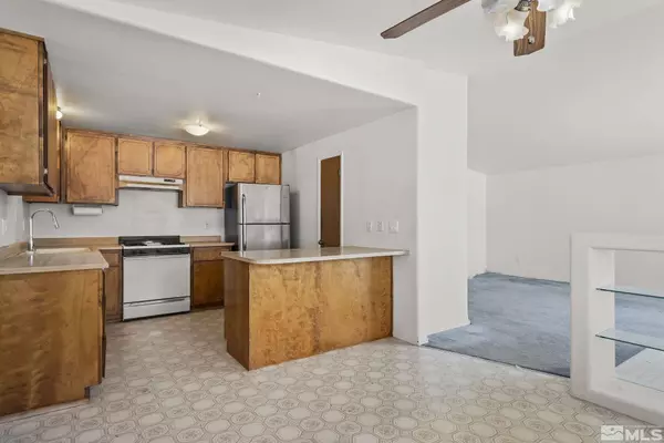 955 Ladera Dr, Carson City, NV 89701-2048