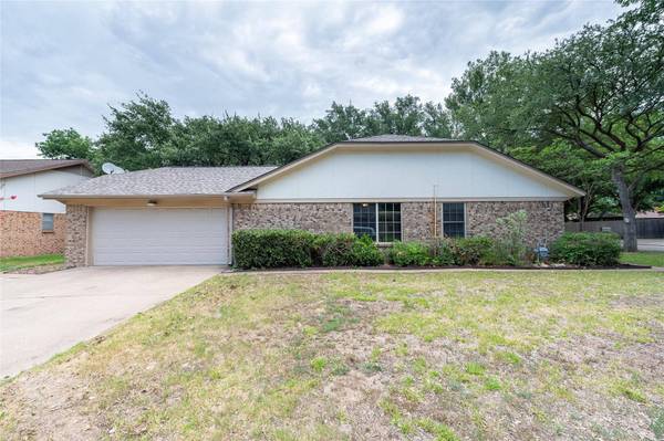 2501 Glassboro Circle, Arlington, TX 76015