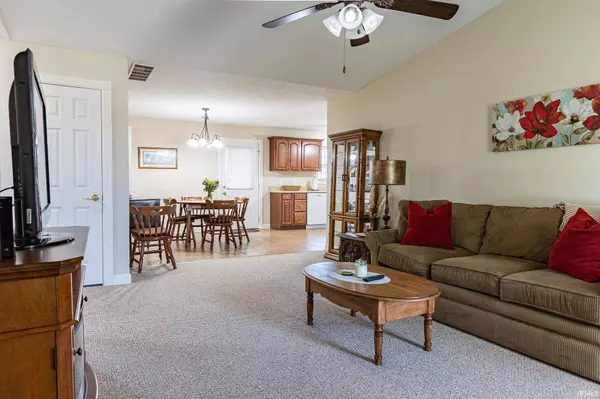 515 S Eighth Avenue, Haubstadt, IN 47639