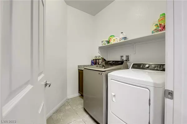 5704 Akula Bay Street, North Las Vegas, NV 89081