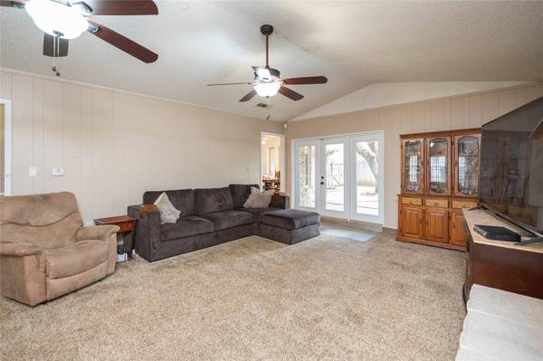 2501 Glassboro Circle, Arlington, TX 76015