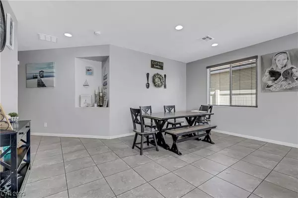 5704 Akula Bay Street, North Las Vegas, NV 89081