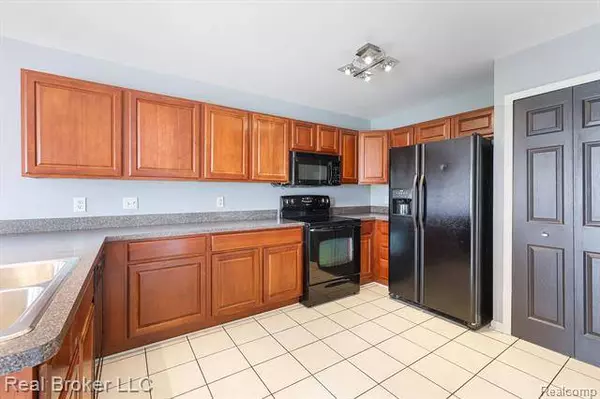 44007 WILSON Street, Grand Blanc, MI 48439