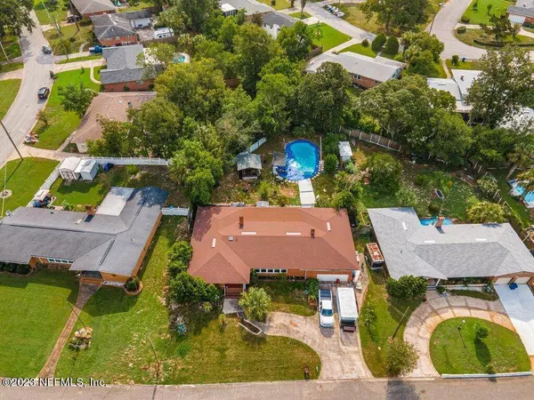 1911 WOODLEIGH DR W, Jacksonville, FL 32211