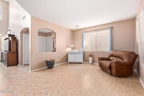 780 W HOLSTEIN Trail, San Tan Valley, AZ 85143