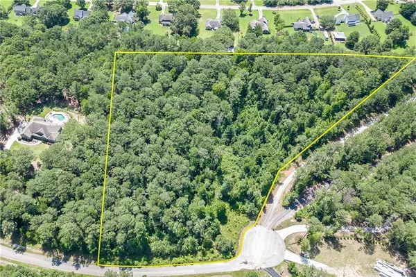 520 Penny LN, Loganville, GA 30052