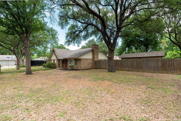 2501 Glassboro Circle, Arlington, TX 76015