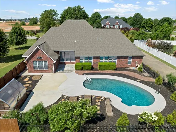2701 S Laurel Crossing Circle, Rogers, AR 72758
