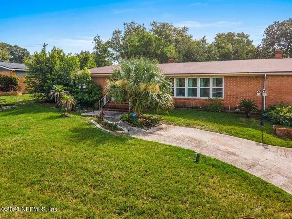 1911 WOODLEIGH DR W, Jacksonville, FL 32211