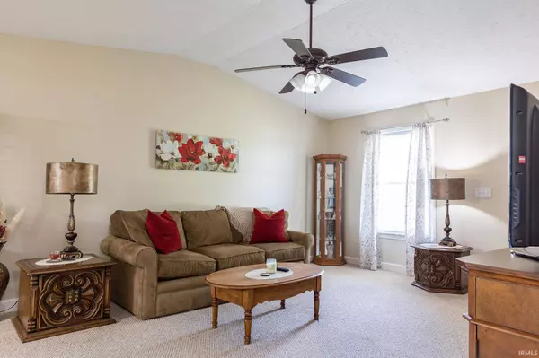 515 S Eighth Avenue, Haubstadt, IN 47639