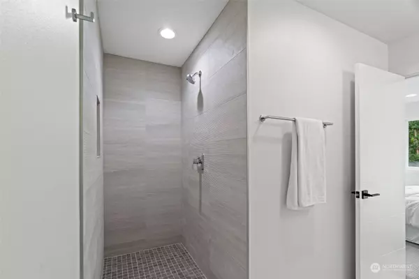 10044 Ravenna AVE NE #C, Seattle, WA 98125