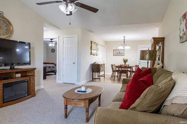 515 S Eighth Avenue, Haubstadt, IN 47639