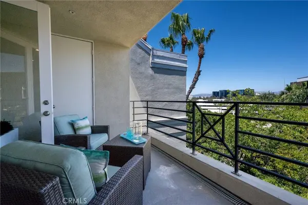 2253 Martin #406, Irvine, CA 92612