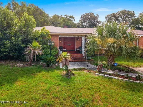 1911 WOODLEIGH DR W, Jacksonville, FL 32211