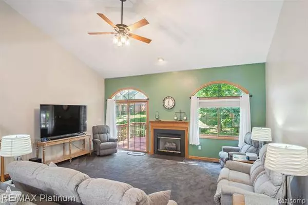 960 ROSEWOOD Court, Brighton, MI 48116