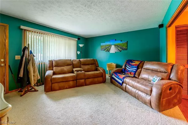 6814 Ravenwood AVE NW, North Canton, OH 44720