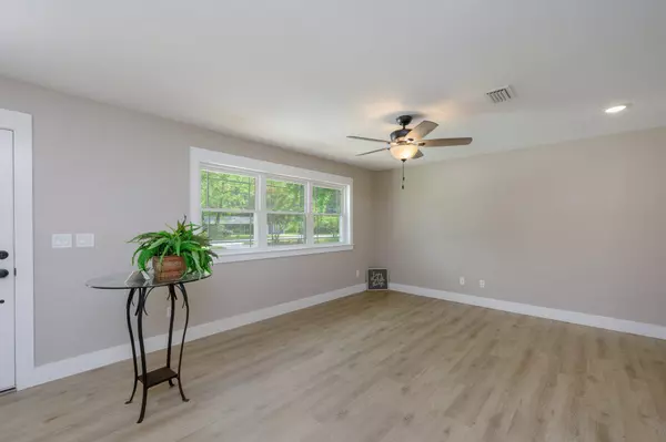 198 Park Lane Lane, Crestview, FL 32536