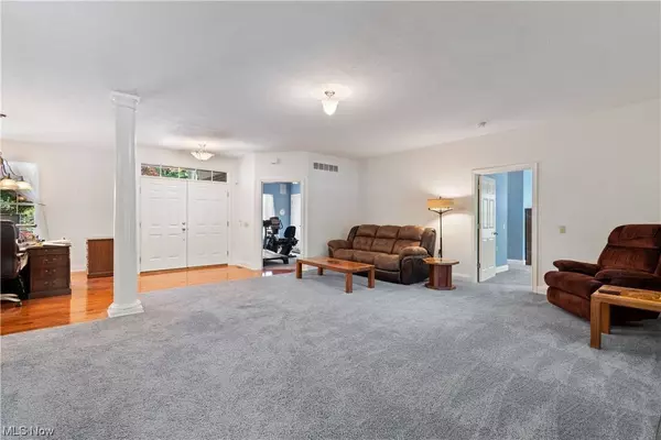 431 Crown Pointe Pkwy, Cuyahoga Falls, OH 44223