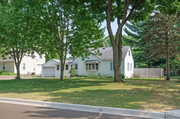 2280 Oakwood DR, Mounds View, MN 55112