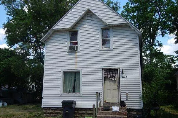 835 Hays Park Avenue, Kalamazoo, MI 49001