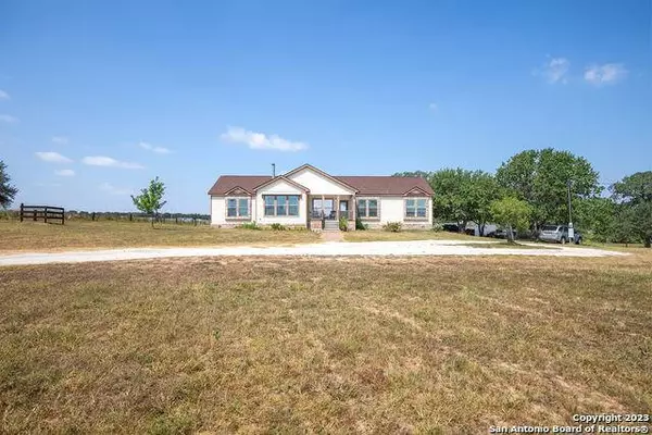 226 TWIN LAKES DR, Sutherland Springs, TX 78161-9710