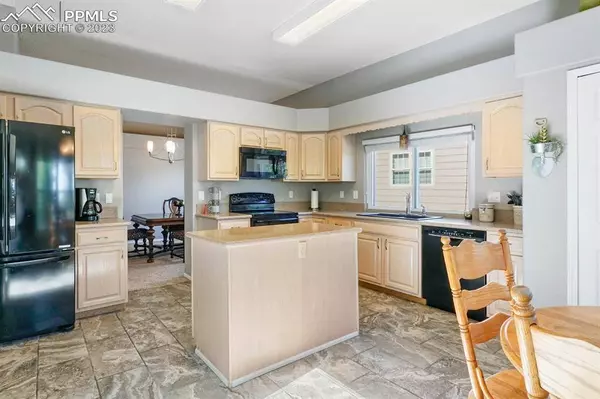 930 Carlson DR, Colorado Springs, CO 80919